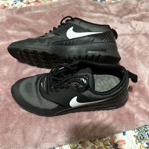 Women’s 7.5 Nike Sneaker